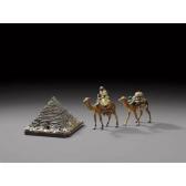 BERGMANN Franz Pyramide Servant D'encrier Avec Deux Chameaux BERGMANN Franz Pyramide Servant D'encrier Avec Deux Chameaux