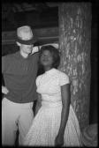DEPARA Jean Femme Adossée À Un Arbre Et Homme Au Chapeau DEPARA Jean Femme Adossée À Un Arbre Et Homme Au Chapeau