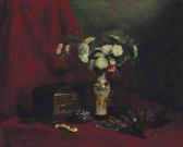 MEYER Edouard Vase De Pivoines, Boîtes, Éventail Et Poignard Oriental Sur Une Table Drapée MEYER Edouard Vase De Pivoines, Boîtes, Éventail Et Poignard Oriental Sur Une Table Drapée