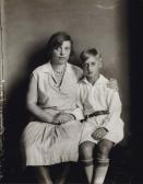 SANDER August Docteur Lou Strauss-ernst Et Son Fils Jimmy Ernst SANDER August Docteur Lou Strauss-ernst Et Son Fils Jimmy Ernst
