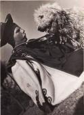 SINGER Léo Homme En Costume Traditionnel Et Son Chien SINGER Léo Homme En Costume Traditionnel Et Son Chien
