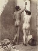 von GLOEDEN Wilhelm, Freiherr Sernza Titolo (uomo E Donna Di Spalle) von GLOEDEN Wilhelm, Freiherr Sernza Titolo (uomo E Donna Di Spalle)