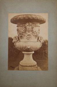 ADAM Nicolas Sebastien,Photographie des années 1870-1880. Ce vase en marb,Gautier-Goxe-Belaisch, Enghien Hotel des ventes 2020-11-26