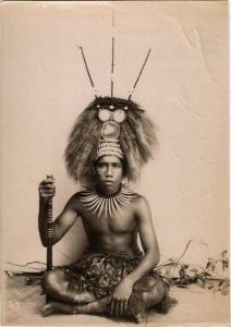 ANDREW Thomas 1855-1939,Portrait d'un manaia portant le tuiga (coiffe) ave,Yann Le Mouel 2020-06-05