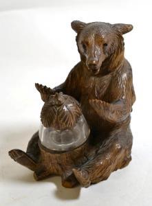 ANONYMOUS,A seated bear holding a large acorn,Tennant's GB 2019-03-23