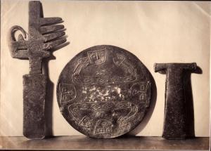 ANONYMOUS,Deux anciennes haches et un disque de bronze,Yann Le Mouel FR 2015-03-18