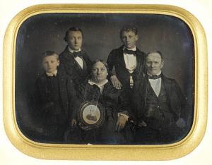 ANONYMOUS,Familienportrait mit Andachtsbild,1850,Galerie Koller CH 2018-06-28