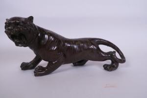 ANONYMOUS,Figurine of a tiger,Crow's Auction Gallery GB 2018-03-14