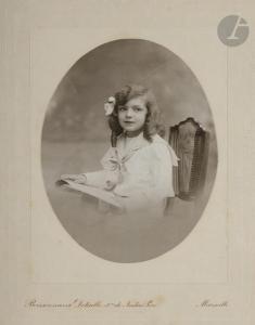 ANONYMOUS,Jeune fille en écolière,1910,Ader FR 2019-06-13