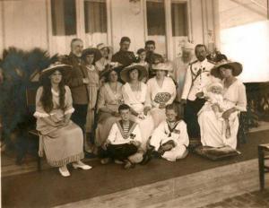 ANONYMOUS,La famille impériale russe et la famille royale de Roumanie,1914,Piasa FR 2011-03-28