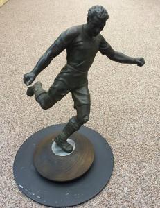 ANONYMOUS,model of a footballer,Cheffins GB 2017-10-12