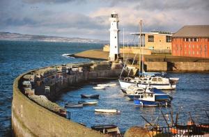ANONYMOUS,Newhaven Harbour,Shapes Auctioneers & Valuers GB 2016-02-06