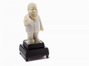 ARKIN ELLIOTT 1960,Ai Weiwei Statue,2012,Auctionata DE 2016-05-27