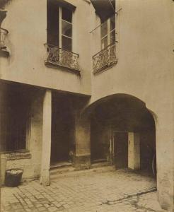 ATGET Eugene 1857-1927,Vieille cour, 4 rue Visconti, Paris,c.1910,Christie's GB 2016-11-10