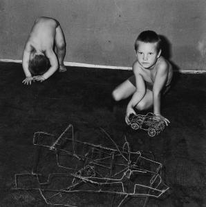 BALLEN Roger 1950,'UNTITLED' (CHILDREN WITH WIRE CAR),2000,Sotheby's GB 2018-10-03