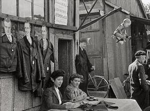 BOTHNER Robert,Leather shop at Clingnancourt flea market in Paris,1940,Galerie Bassenge 2016-11-30