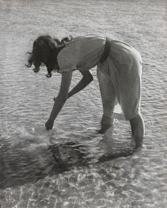 BOUBAT Edouard 1923-1999,Jeune fille au bord de la mer,1949,Yann Le Mouel FR 2024-03-22