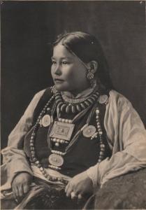 BOURNE Samuel & SHEPHERD Charles,Jeune femme aux bijoux du Bhoutan,Yann Le Mouel 2014-03-19
