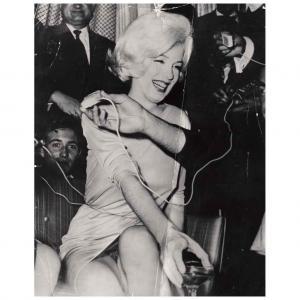 CABALLERO ANTONIO,Marilyn Monroe en conferencia de prensa en el Hote,1962,Morton Subastas 2021-12-02