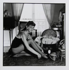 CARONE,Brigitte Bardot, jeune danseuse assise.,Le Calvez FR 2013-04-11