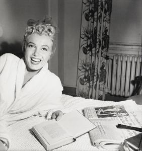 CARROLL Jock 1919-1995,A casual Marilyn,Stockholms Auktionsverket SE 2013-11-12