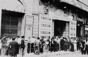 CENTELLES I OSSO Agusti,Barcelona, civiles delante de la oficina de alista,1936,Balclis 2015-04-15