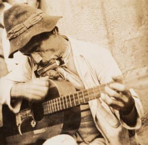 CHAMBI Martín 1891-1973,Senza titolo (Uomo con chitarra e armonica),Finarte IT 2023-12-12