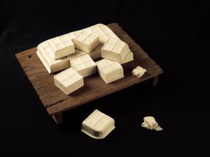 CHEN JINGLIANG 1953,Tofu Installations - A Complete Tofu with Pallet,2004,Hosane CN 2011-06-26