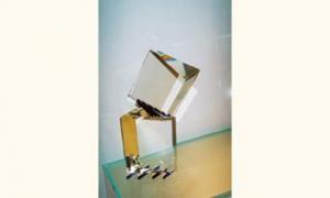 CHIAMPO Yvon 1945,sculpture cristal optique translucide, taillé et,1999,Catherine Charbonneaux 2006-02-28