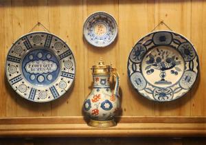 CLIFFORD HARRISON frederick 1901-1984,Delftware plates and a jug,1969,Gorringes GB 2019-10-01
