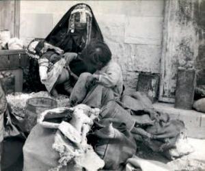 CRAIG Helen 1910,At the market, She is a Beduin arab woman selling ,1950,Yann Le Mouel FR 2017-05-31