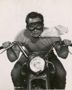 CRONENWETH William E 1903-1990,Marlon Brando dans The Wild One,1953,Millon & Associés FR 2014-09-30