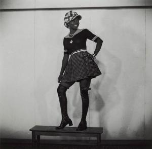 DEGBAVA Nouvi,Jeune femme en mini jupe, Lomé,1968,Millon & Associés FR 2015-03-10