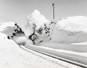 Dominis John 1921-2013,A Southern Pacific locomotive used a plow to clear,Tennant's GB 2023-05-26