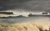 DUKE Alan,Lighthouse in the Storm,Gormleys Art Auctions GB 2015-03-10