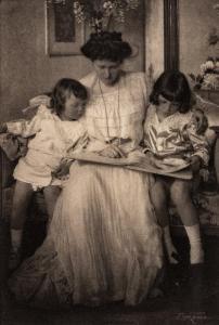 EUGENE Frank 1865-1936,Princess Rupprecht and her Children,,1910,Hindman US 2022-07-07