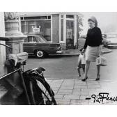 FIERET Gerard 1924-2009,' woman crossing the street with child´,Sotheby's GB 2005-01-25