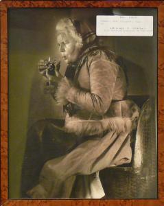 FORSSEL Per,Porträtt av gumma med rökdon.,Auktionskompaniet SE 2009-02-22