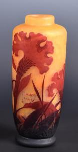FRERES Daum 1825,Cockscomb vase,Cheffins GB 2017-05-11