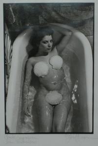HERRON Ron 1900-2000,Woman in Bath,1980,Ro Gallery US 2014-08-20