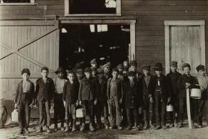 HINE Lewis Wickes 1874-1940,5 P.M., Boys Going Home from Glass ,1908,Phillips, De Pury & Luxembourg 2024-04-04