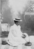HOMES Frank,Femme métis de Papeete, Danseurs tahitiens, fête d,1900-1901,Yann Le Mouel 2008-05-21