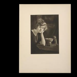 HOPPÉ Emil Otto,Miss Gladys Hooper. Fotograbado. Impreso en Londre,1922,Morton Subastas 2016-10-15