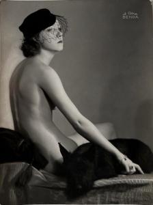 KALLMUS Dora # BENDA Arthur 1900,La danseuse Lisa Petersen nue à la voilett,1930,Yann Le Mouel 2023-11-14