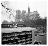 KAUFFMAN Mark 1921-1994,Une camionnette Coca Cola passe devant Notre Dam,1950,Cornette de Saint Cyr 2022-09-22