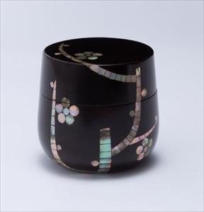 KURODA TATSUAKI 1904-1982,Tea caddy, Raden, Pine, Bamboo and Plum design,1965,Mallet JP 2023-05-18