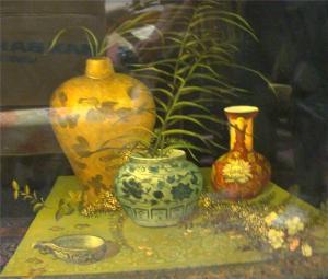 LACKBILD,Asiatische Gefäße auf Tisch mit Blumen arrangiert,Reiner Dannenberg DE 2009-09-30