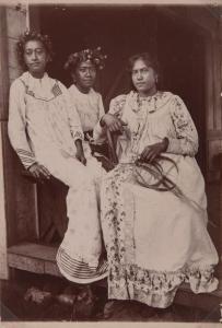 LEMASSON Henri,Les Tahitiennes, portrait de trois femmes, Tahiti,Millon & Associés 2015-03-10