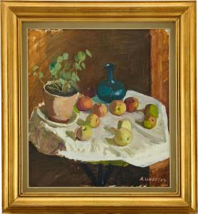 LINDBERG Alf 1905-1990,Stilleben med äpplen, glasvas och krukväxt på bord,Uppsala Auction 2021-08-17
