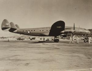 LOEWY Raymond 1893-1986,Avion sur une base militaire,Camard & Associés FR 2010-12-13